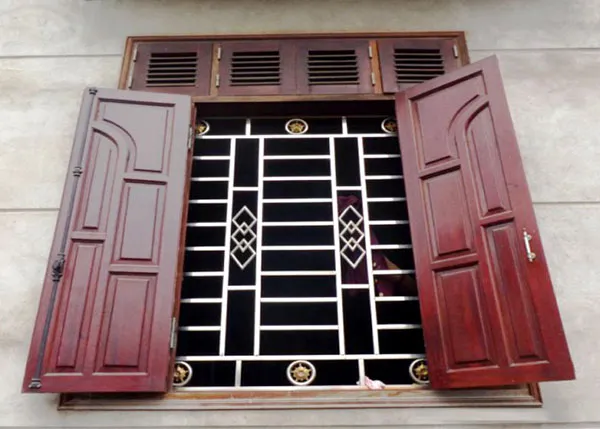 Chấn song inox hoa văn tinh xảo cho cửa sổ