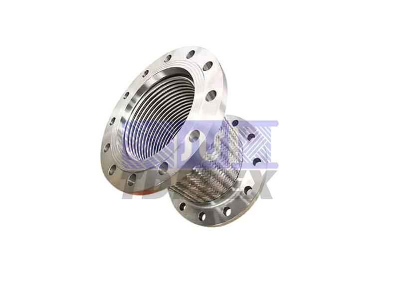 Kiểm tra chất lượng ống ruột gà chịu nhiệt, đảm bảo vật liệu chịu được nhiệt độ và môi trường khắc nghiệt