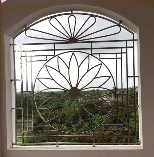 Song cửa sổ inox với họa tiết hoa lá cành hình vòm