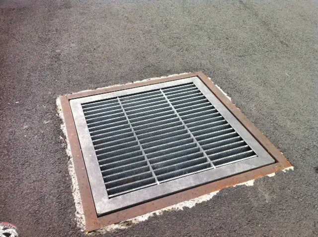 Tấm sàn grating mạ kẽm với tính ứng dụng cao trong các môi trường công nghiệp
