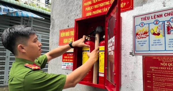 Nội Quy Phòng Cháy Chữa Cháy: Cập Nhật Quan Trọng Ai Cũng Phải Biết 3 Biển báo nội quy phòng cháy chữa cháy được niêm yết công khai tại một tòa nhà