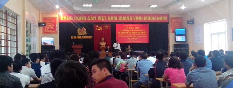 Đào tạo Nội bộ: Chìa Khóa Nâng Tầm Doanh Nghiệp Ngành PCCC Việt Nam 2 Hình ảnh một nhóm nhân viên đang tham gia khóa đào tạo nội bộ về phòng cháy chữa cháy